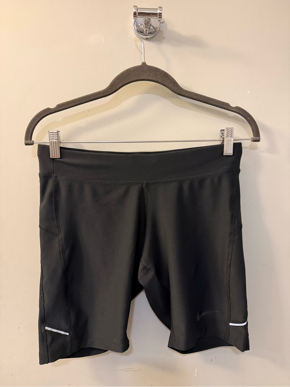 Nike Dri-FIT Women’s Black 8” Bike Shorts Medium Running Training - Picture 2 of 5